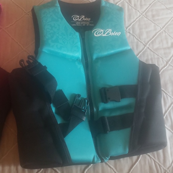 life jackets - Picture 2 of 4